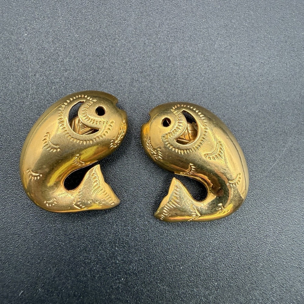 Trifari Vintage Gold Tone Fish Goldfish Clip On Earrings Signed Nautical Etched